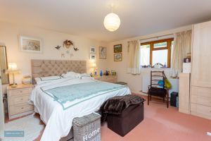 Owls Hoot - Bedroom- click for photo gallery